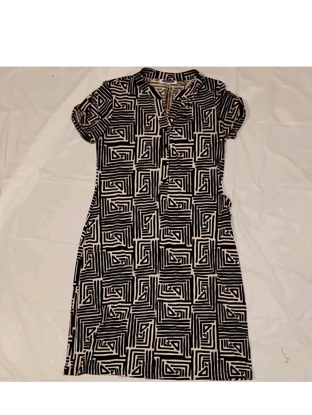 Black & White Geometric Midi Dress with Short Sleeves